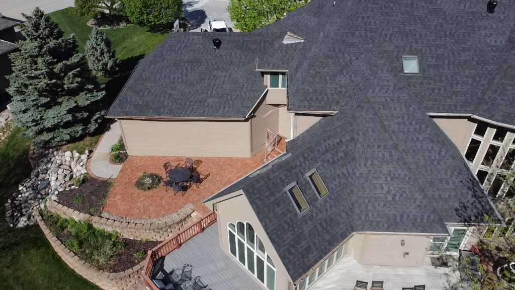 Glacier architectural shingles installed on a Nebraska home, view 4